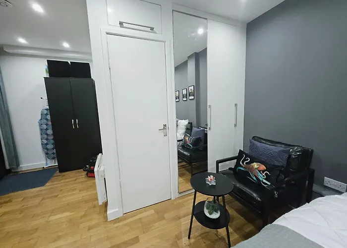Gdy0 - The Green Dragon Apartment